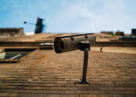 Lights, cameras… and fog cannons. Technical security measures that you can take at your business